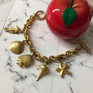 🖤Vtg Ben-Amun charms toggle bracelet